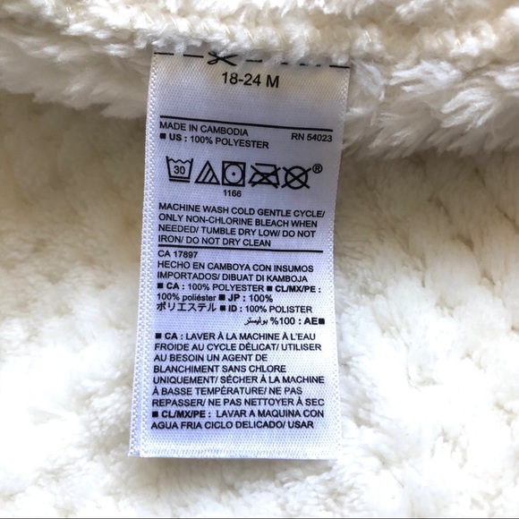 Cute Baby Soft Hooded Cape with Front Toggle Closure - Picture 6 of 7